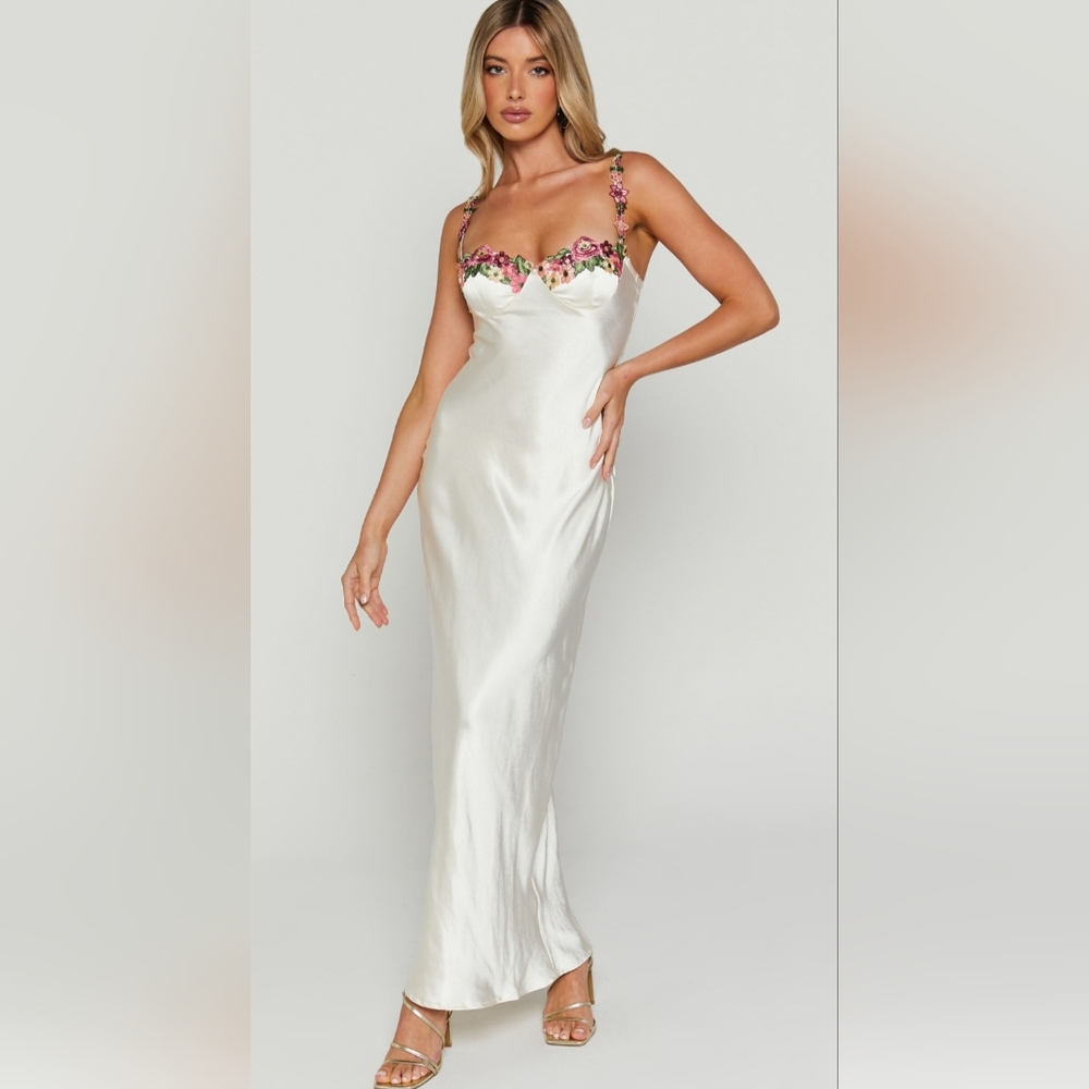 NWT Floral Detail Cup Maxi White Satin Dress